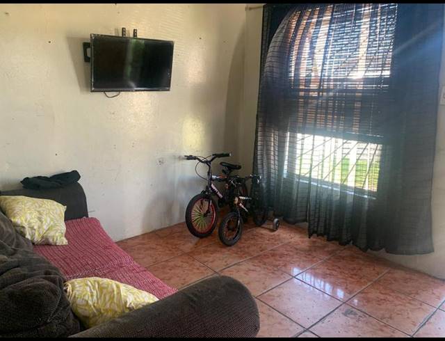 2 BEDROOM HOUSE FOR SALE IN BONTEHEUWEL